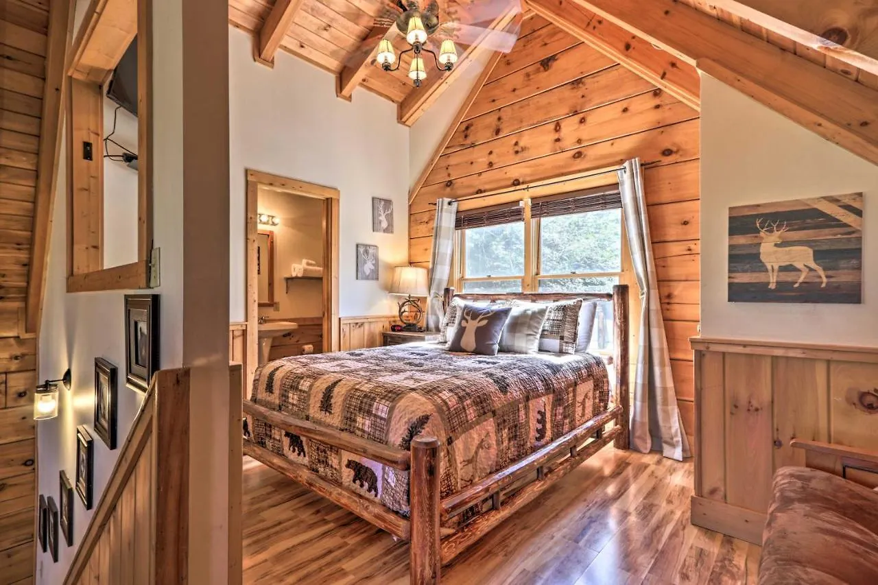 Cozy Cabin With Hot Tub In The Heart Of Pigeon Forge