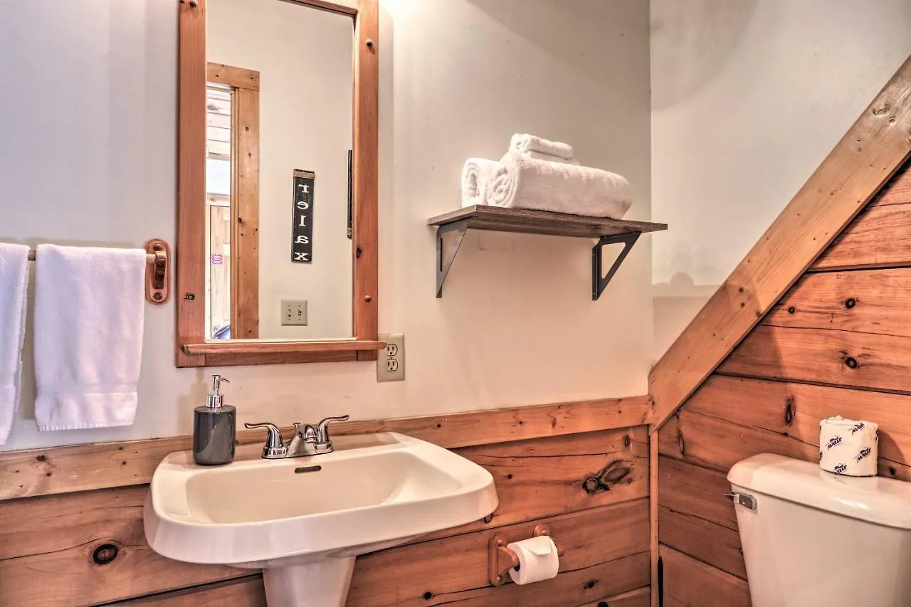 Cozy Cabin With Hot Tub In The Heart Of
