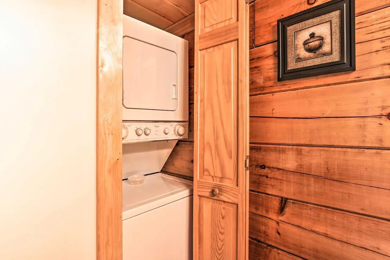 Casa de Férias Cozy Cabin With Hot Tub In The Heart Of