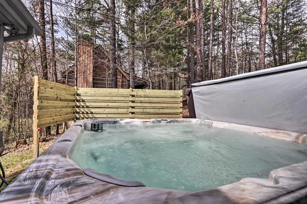 With Hot Tub, 12 Mi To Dollywood! Holiday home Pigeon Forge