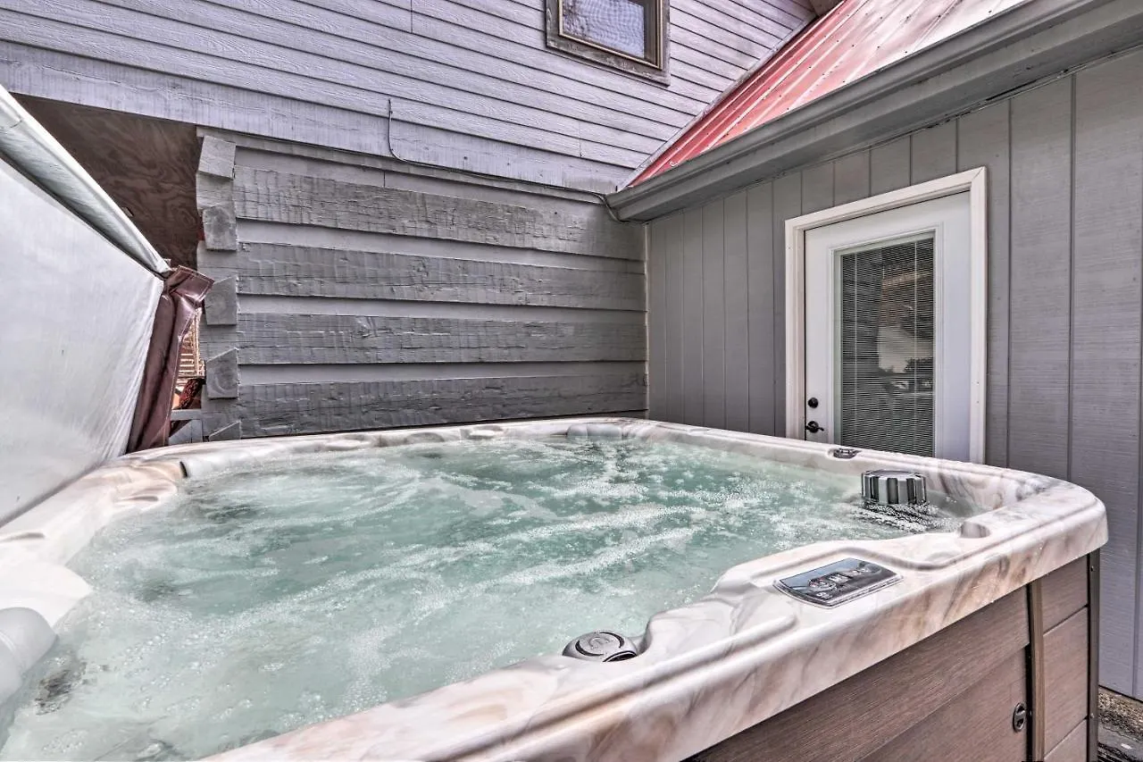 Holiday home With Hot Tub, 12 Mi To Dollywood!