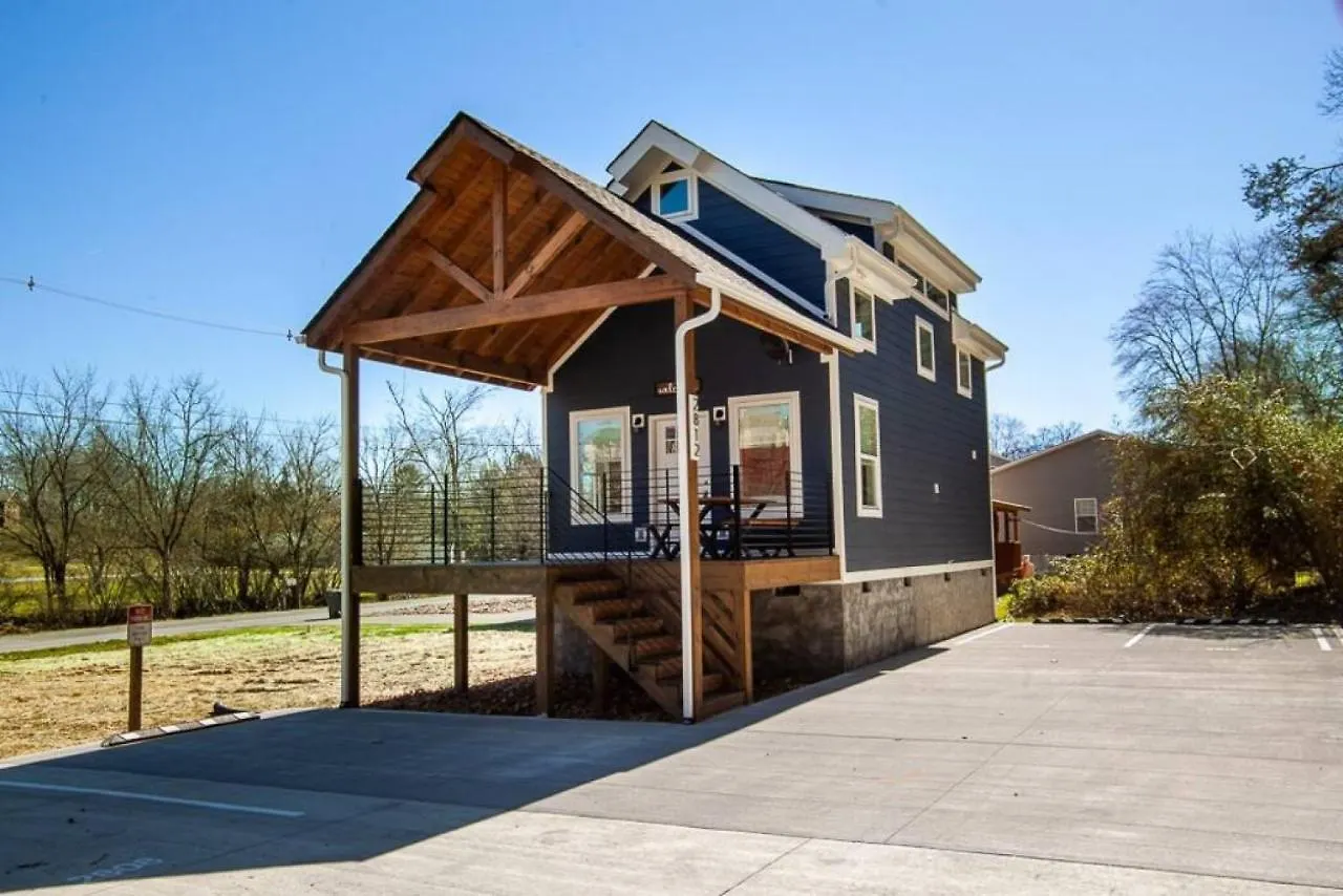 Charming Smoky Mountain Tiny House * Pigeon Forge