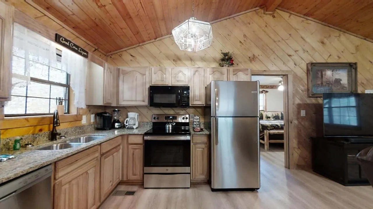 Little Mountain Hideaway * Pigeon Forge