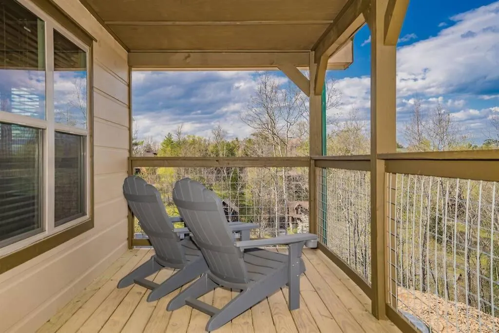 Holiday home Shelter Me - 5 Miles To Dollywood , Hot Tub, Wi-fi, Game