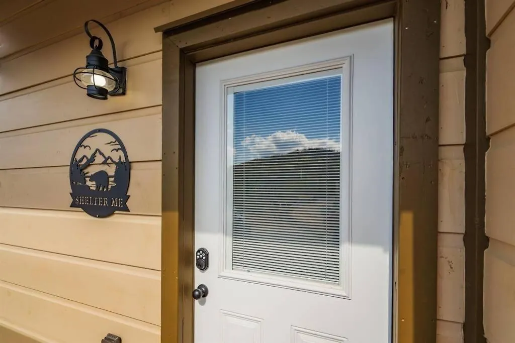 Holiday home Shelter Me - 5 Miles To Dollywood , Hot Tub, Wi-fi, Game