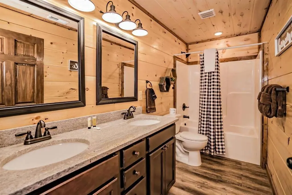 Holiday home Shelter Me - 5 Miles To Dollywood , Hot Tub, Wi-fi, Game Pigeon Forge