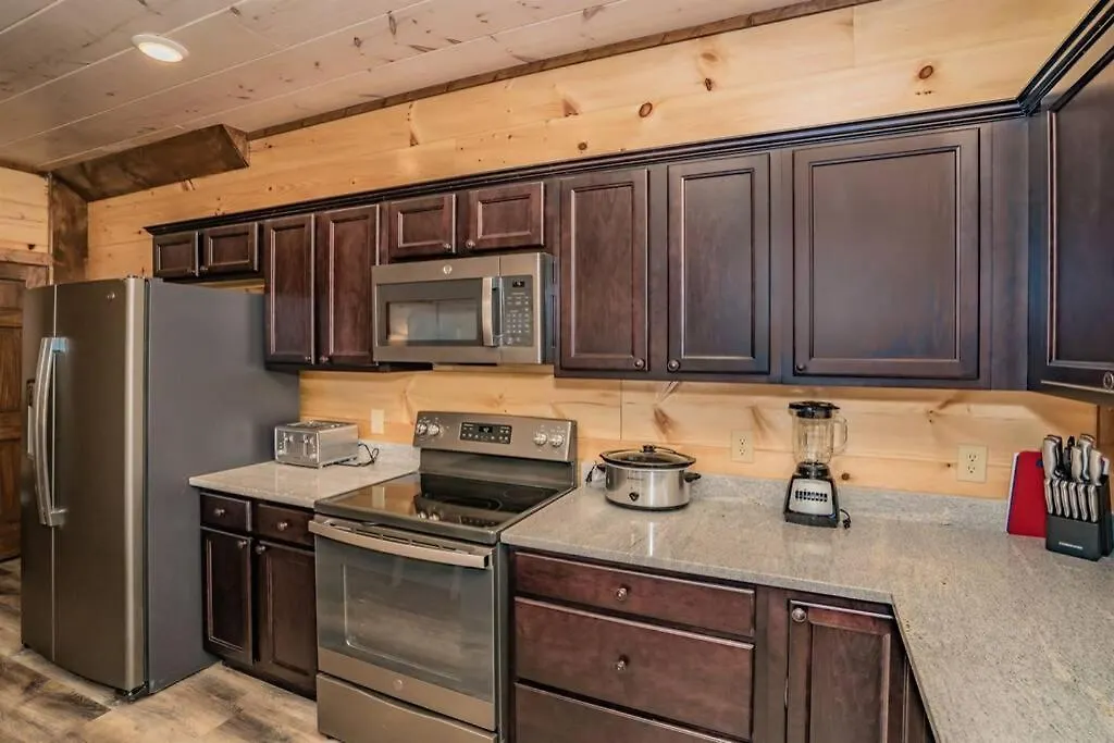 Shelter Me - 5 Miles To Dollywood , Hot Tub, Wi-fi, Game *