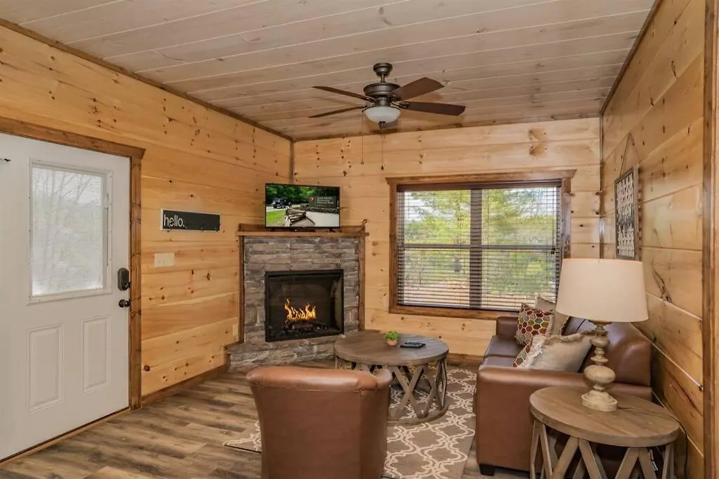 Shelter Me - 5 Miles To Dollywood , Hot Tub, Wi-fi, Game *