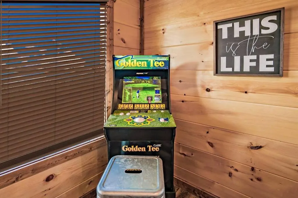 Shelter Me - 5 Miles To Dollywood , Hot Tub, Wi-fi, Game