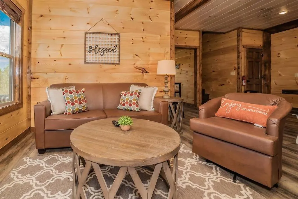 Shelter Me - 5 Miles To Dollywood , Hot Tub, Wi-fi, Game Pigeon Forge