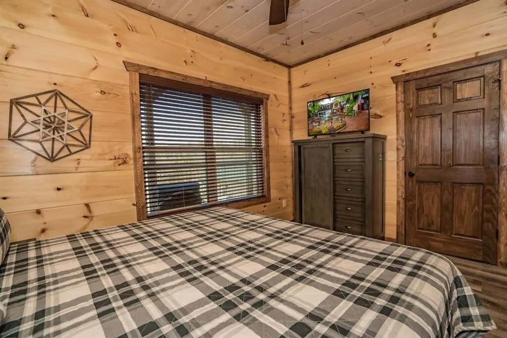 Holiday home Shelter Me - 5 Miles To Dollywood , Hot Tub, Wi-fi, Game Pigeon Forge