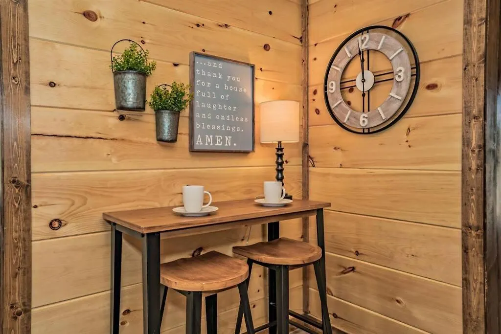 Holiday home Shelter Me - 5 Miles To Dollywood , Hot Tub, Wi-fi, Game Pigeon Forge