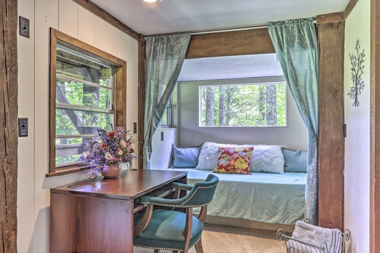 Peaceful Pigeon Forge Cabin With Fire Pit!