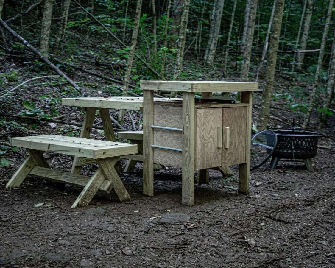 Tentrr Signature Site - Happy Hollow Hideaway Creekside Pigeon Forge