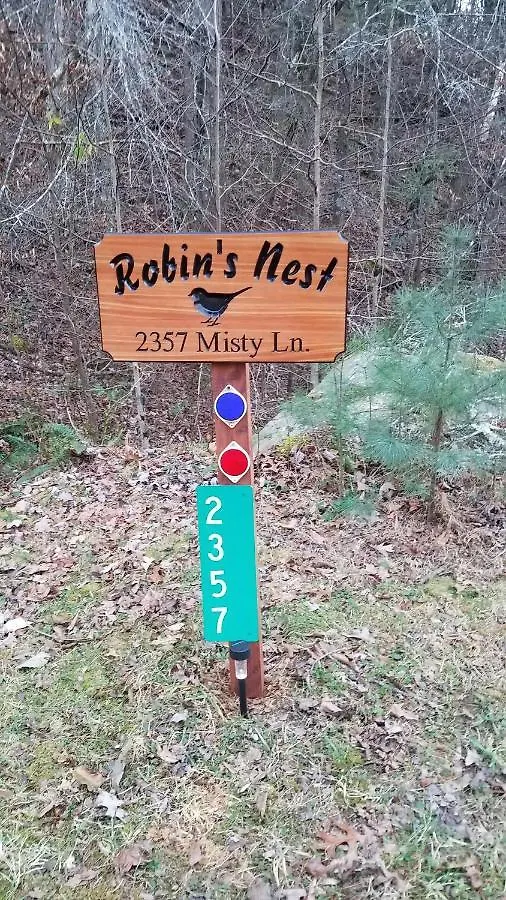 The Robins Nest With Hot Tub Holiday home Pigeon Forge