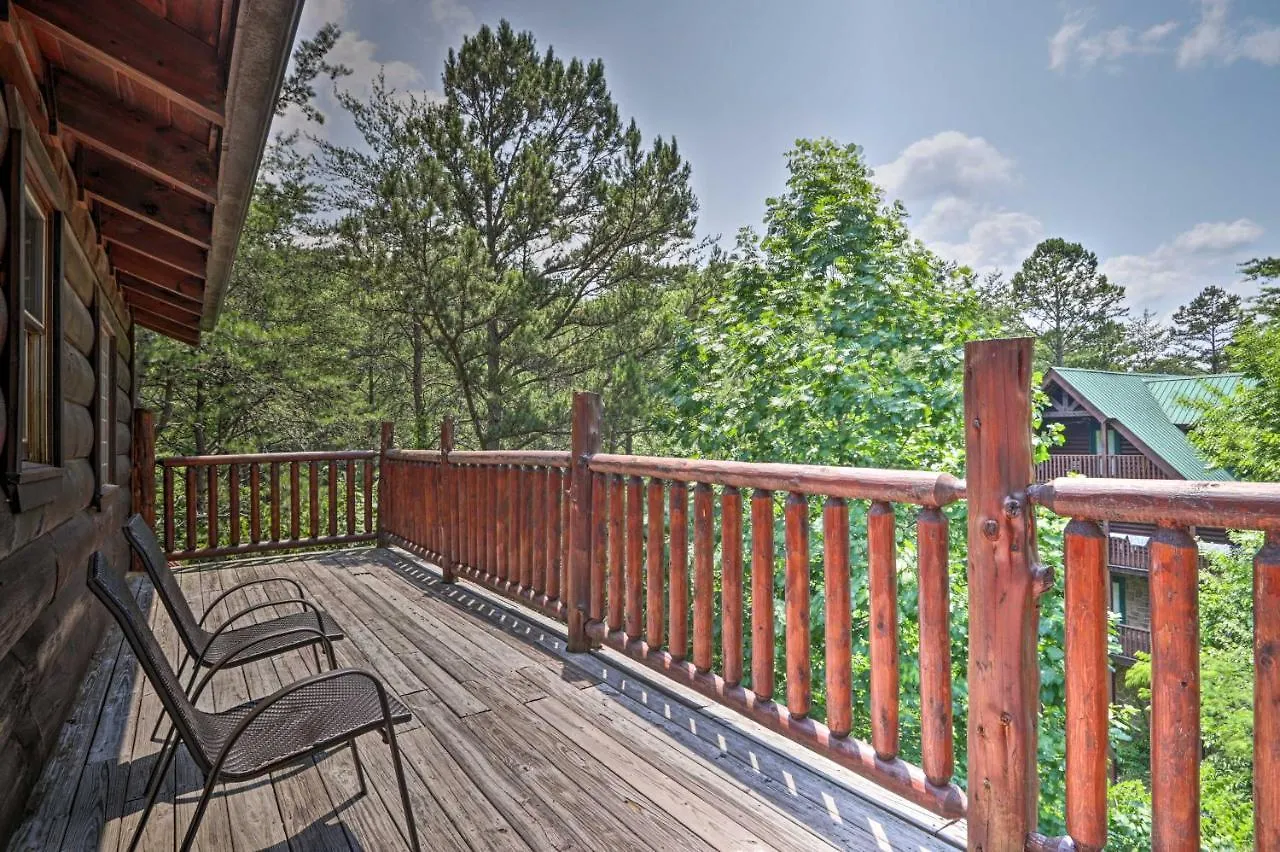 Holiday home Getaway With Covered Patio And Hot Tub!