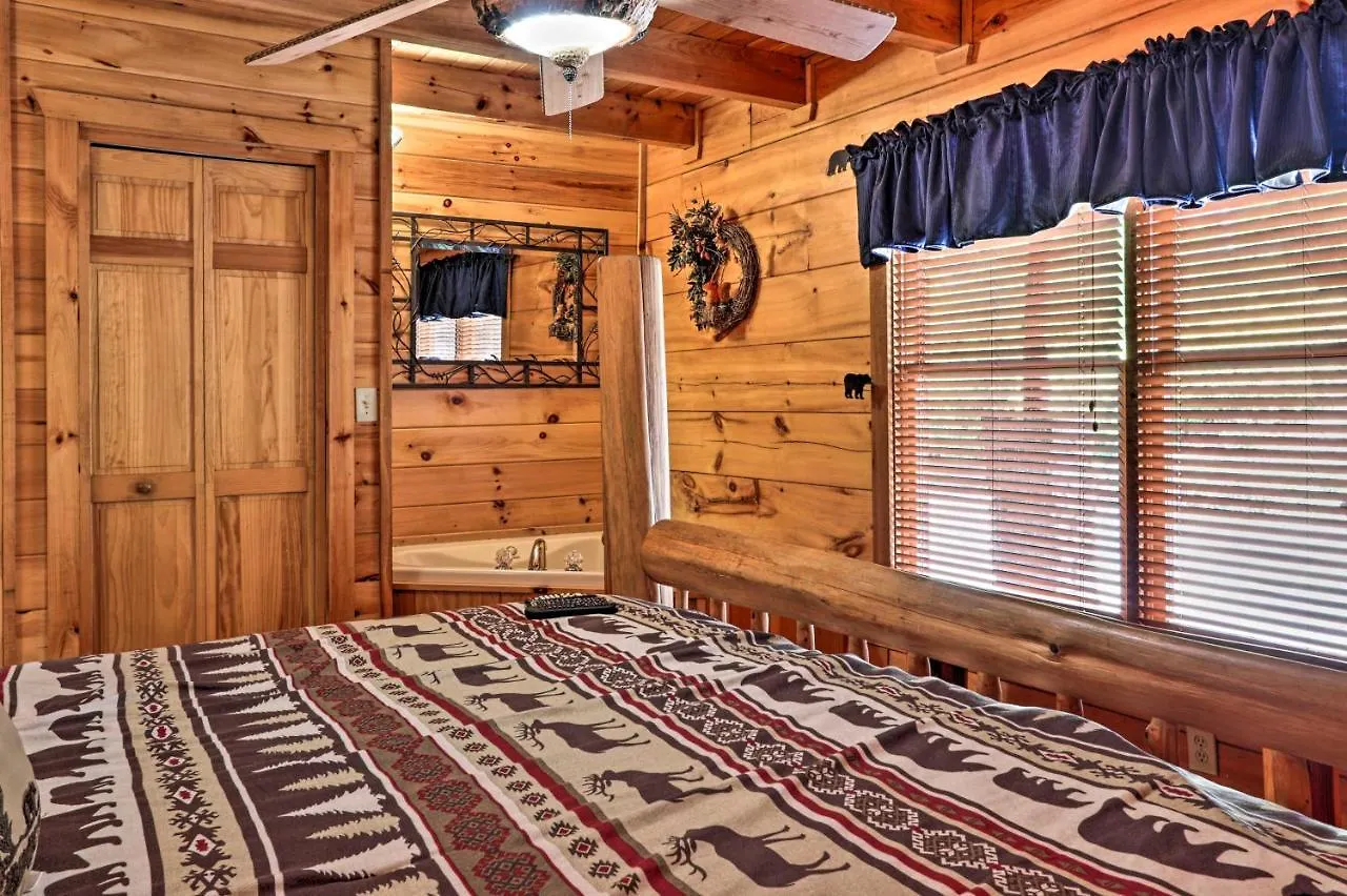 Getaway With Covered Patio And Hot Tub! Holiday home Pigeon Forge