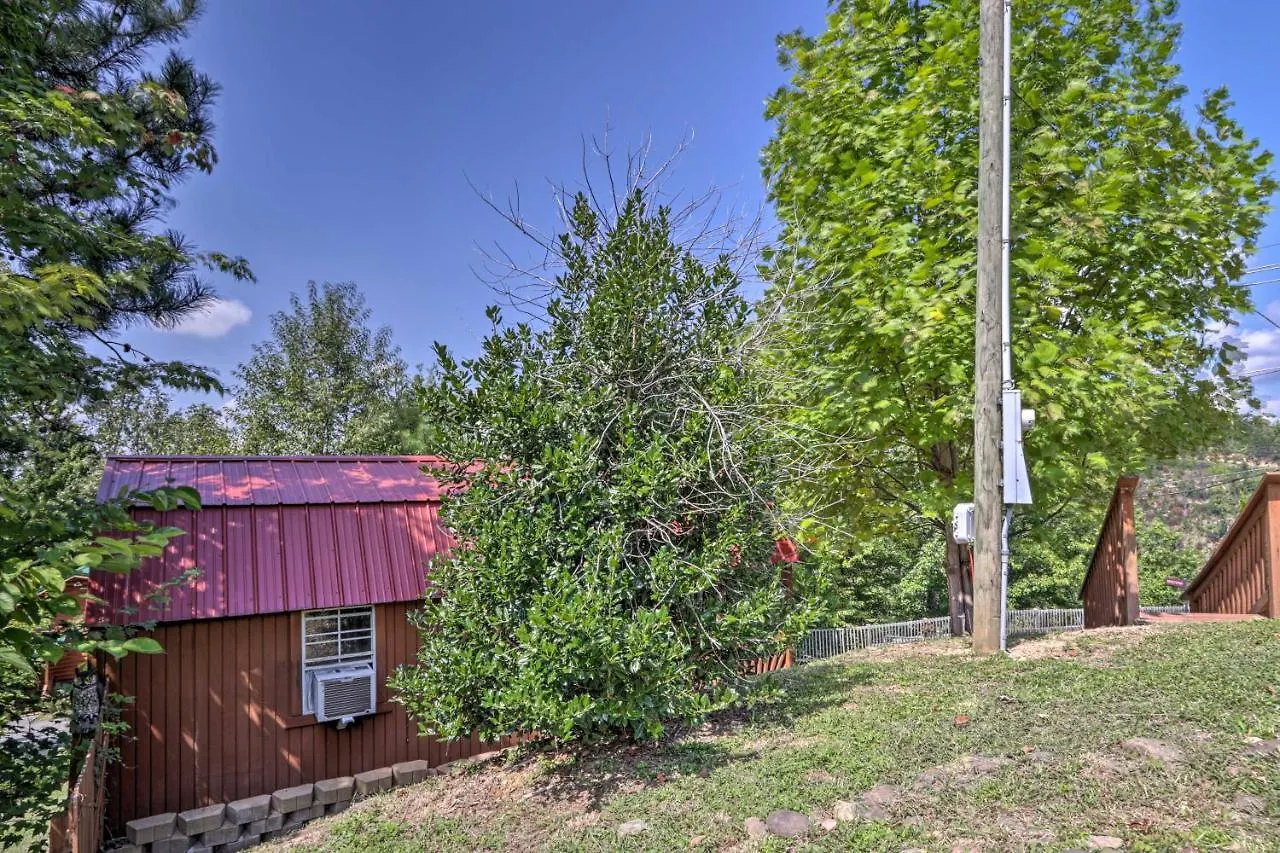 Pigeon Forge Tiny Home Hike, Sip And Explore! * Pigeon Forge