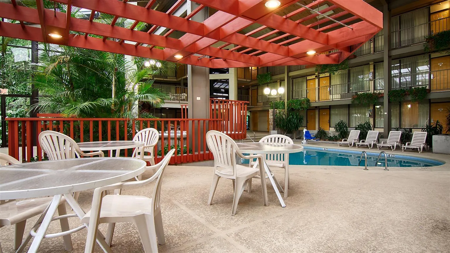 Western Toni 3* Pigeon Forge