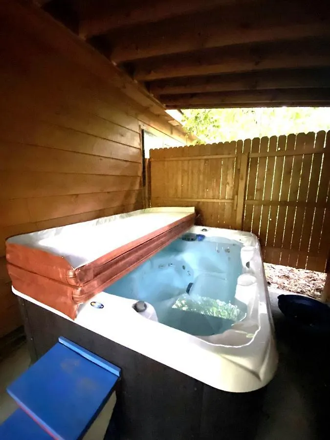 Hartman Hideaway Economy Cabin