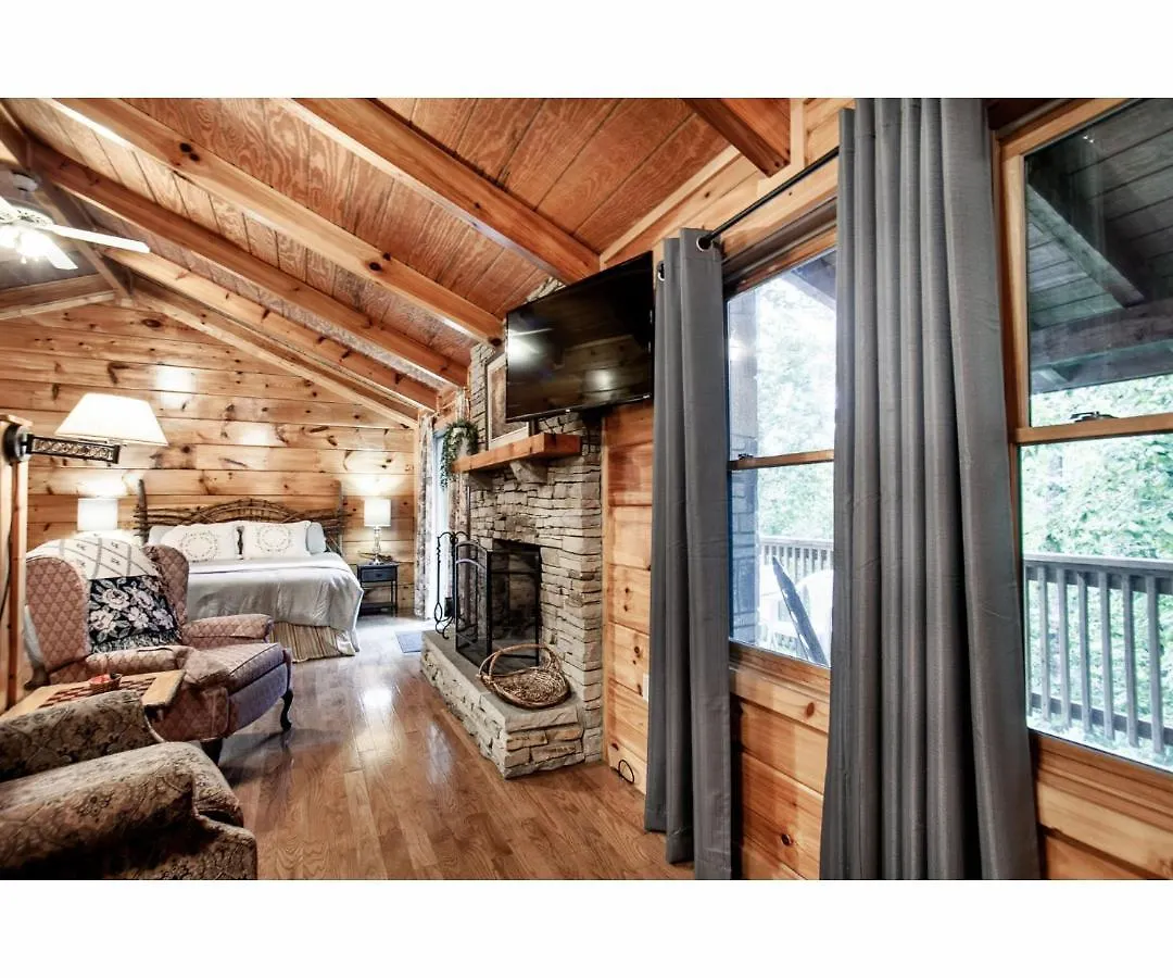 Peekaboo With Hot Tub, Pool Table, And Jacuzzi * Pigeon Forge