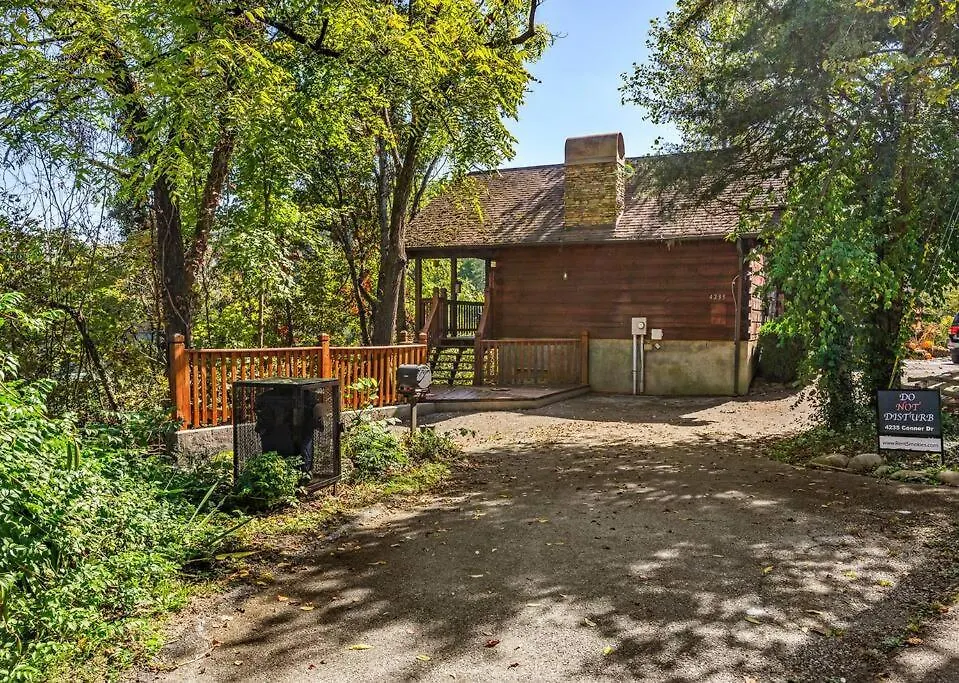 Casa de Férias Do Not Disturb - Smoky Mountain Cabin, Hot Tub, Fireplace *