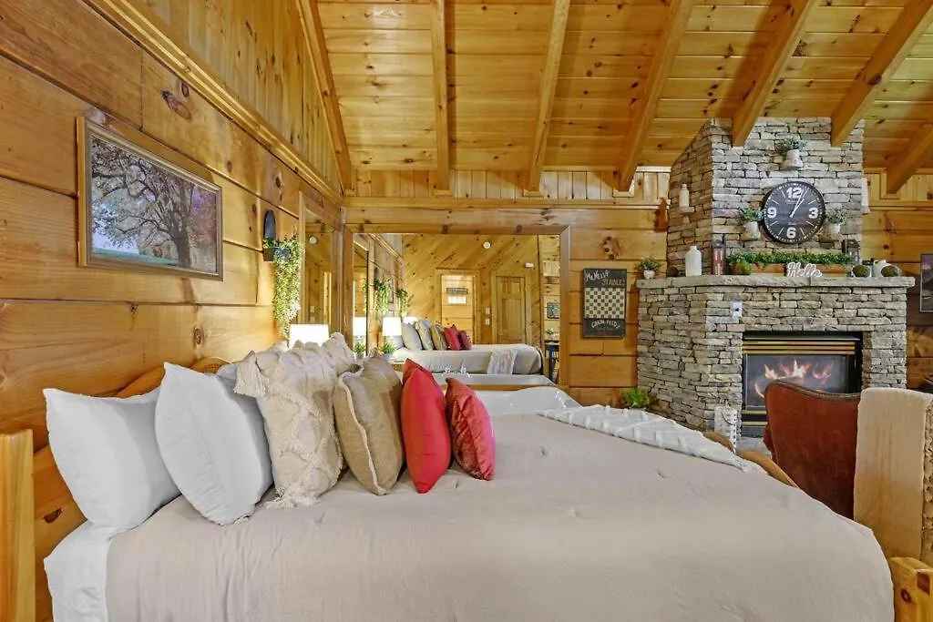 Casa de Férias Do Not Disturb - Smoky Mountain Cabin, Hot Tub, Fireplace Pigeon Forge