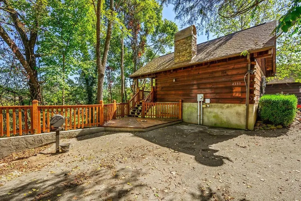 Do Not Disturb - Smoky Mountain Cabin, Hot Tub, Fireplace Pigeon Forge