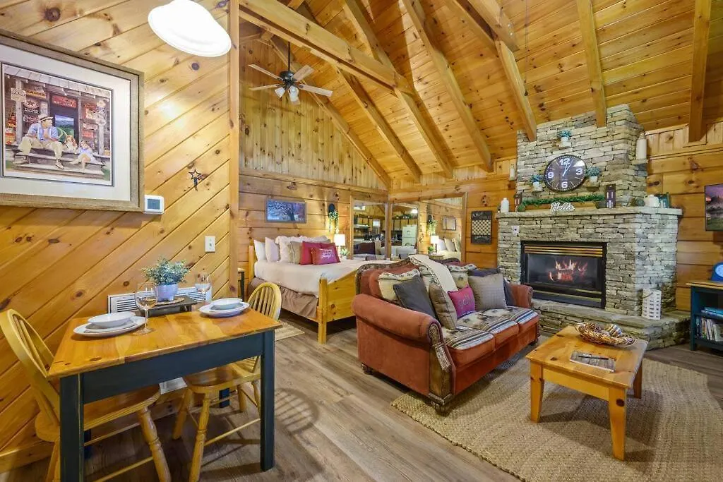 Casa de Férias Do Not Disturb - Smoky Mountain Cabin, Hot Tub, Fireplace Pigeon Forge