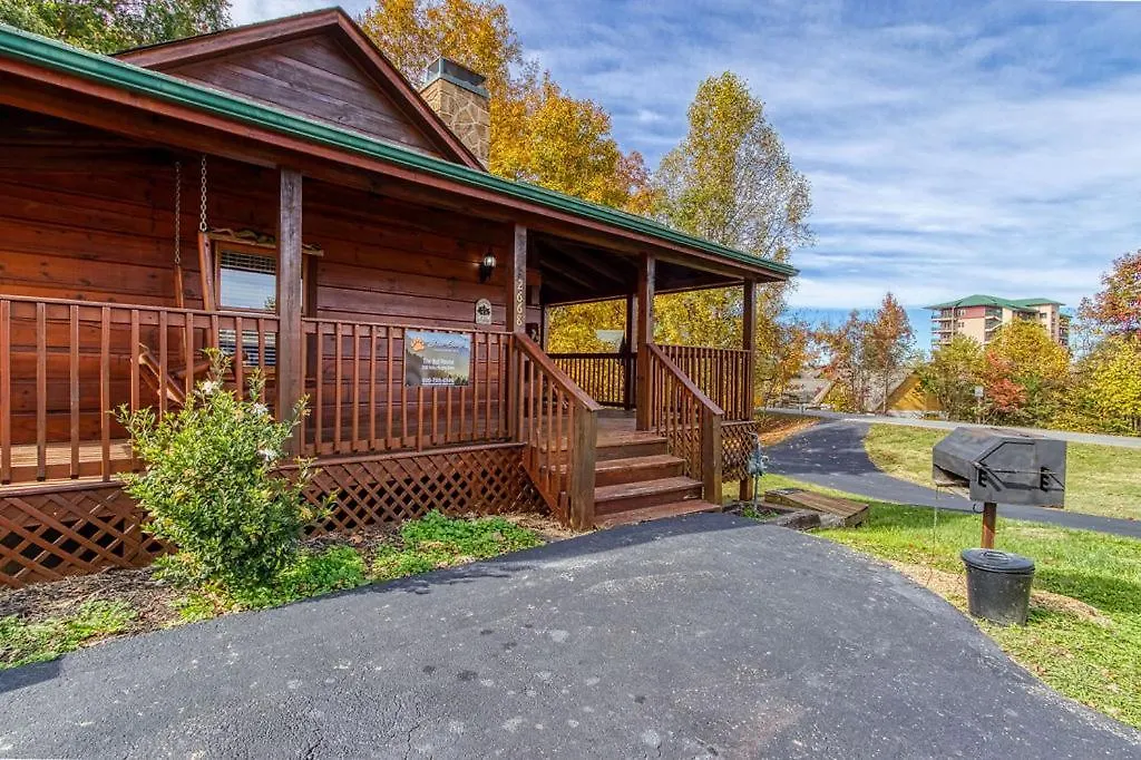 The Nut House, Hot Tub, Game Room, Wifi, 1089 Free Tickets Each Paid Day, Dollywood And More! Nyaraló