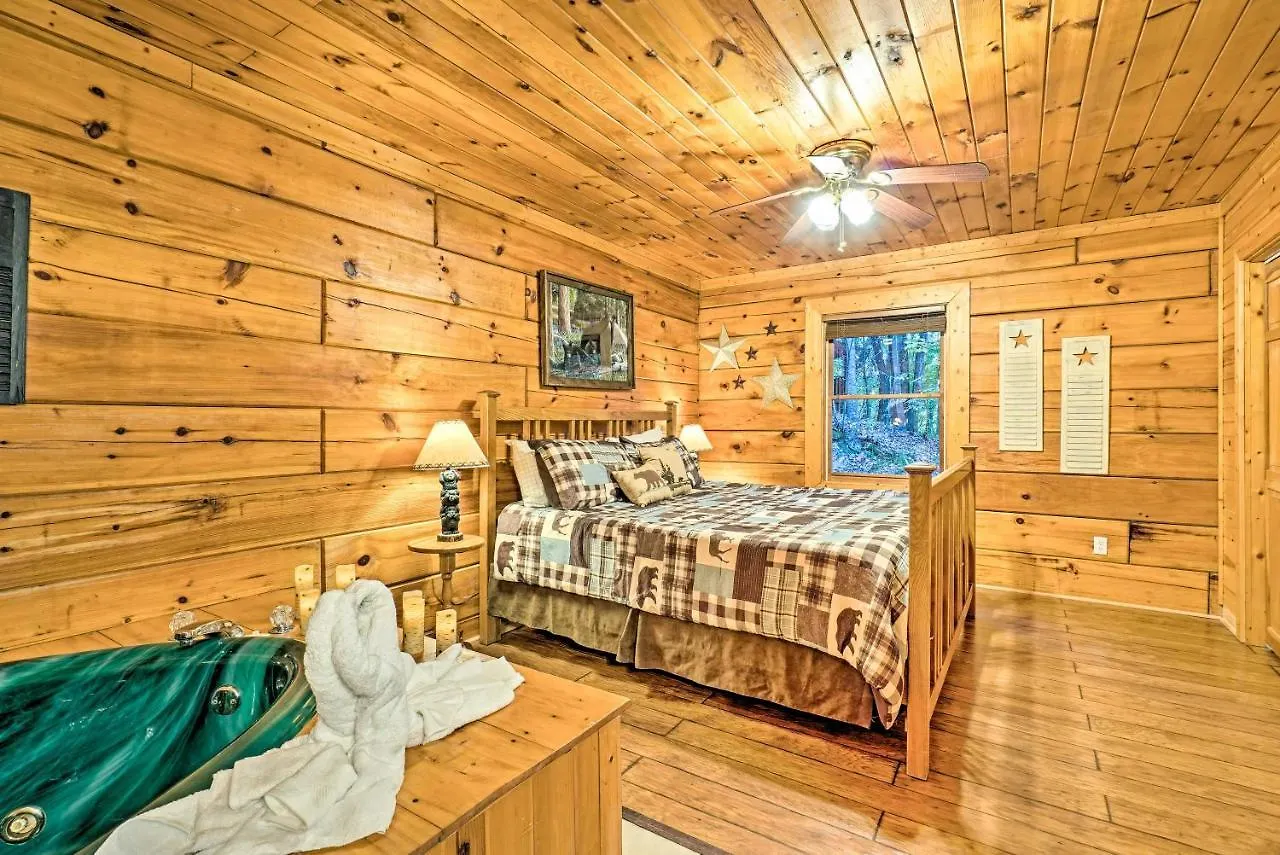 Grin N Bear It With Hot Tub And Fire Pit! Holiday home *