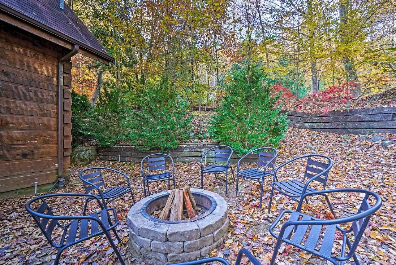 Grin N Bear It With Hot Tub And Fire Pit! Holiday home *