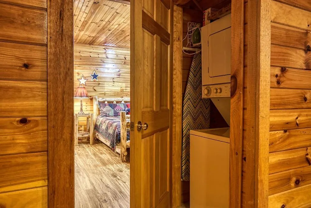 The Nut House, Hot Tub, Game Room, Wifi, 1089 Free Tickets Each Paid Day, Dollywood And More! Nyaraló