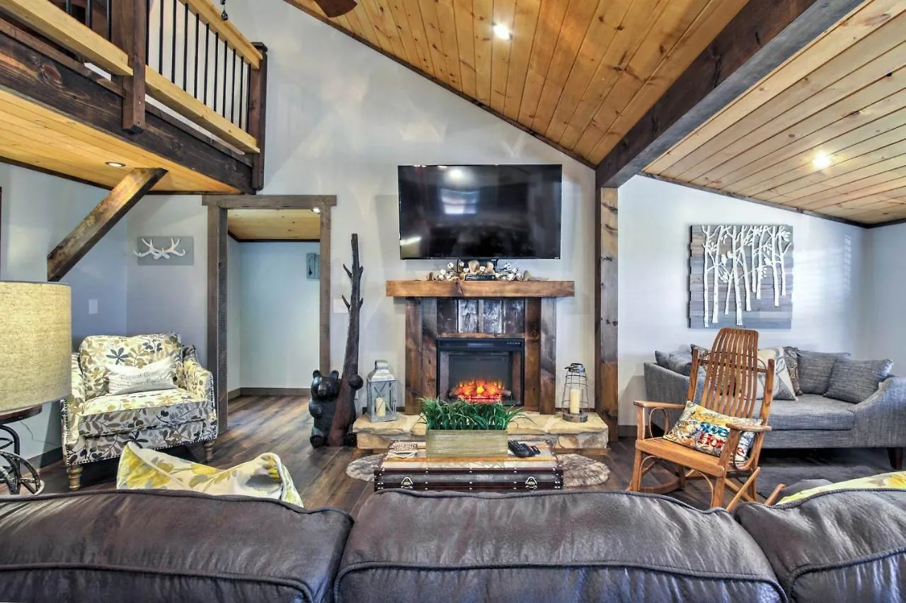 Smoky Mountain Loft Amazing Views, Hot Tub, 1089 Free Tickets Each Paid Day, Dollywood And Holiday home *