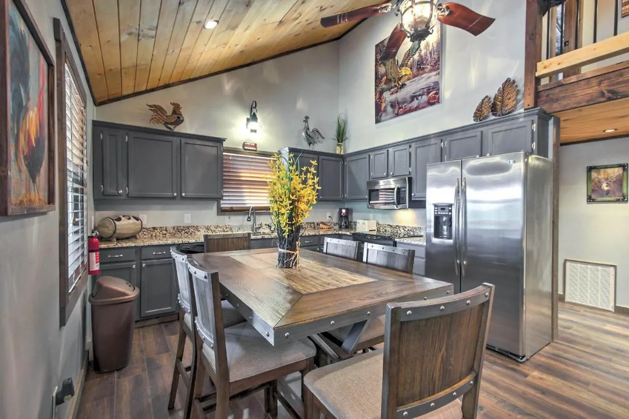 Smoky Mountain Loft Amazing Views, Hot Tub, 1089 Free Tickets Each Paid Day, Dollywood And *