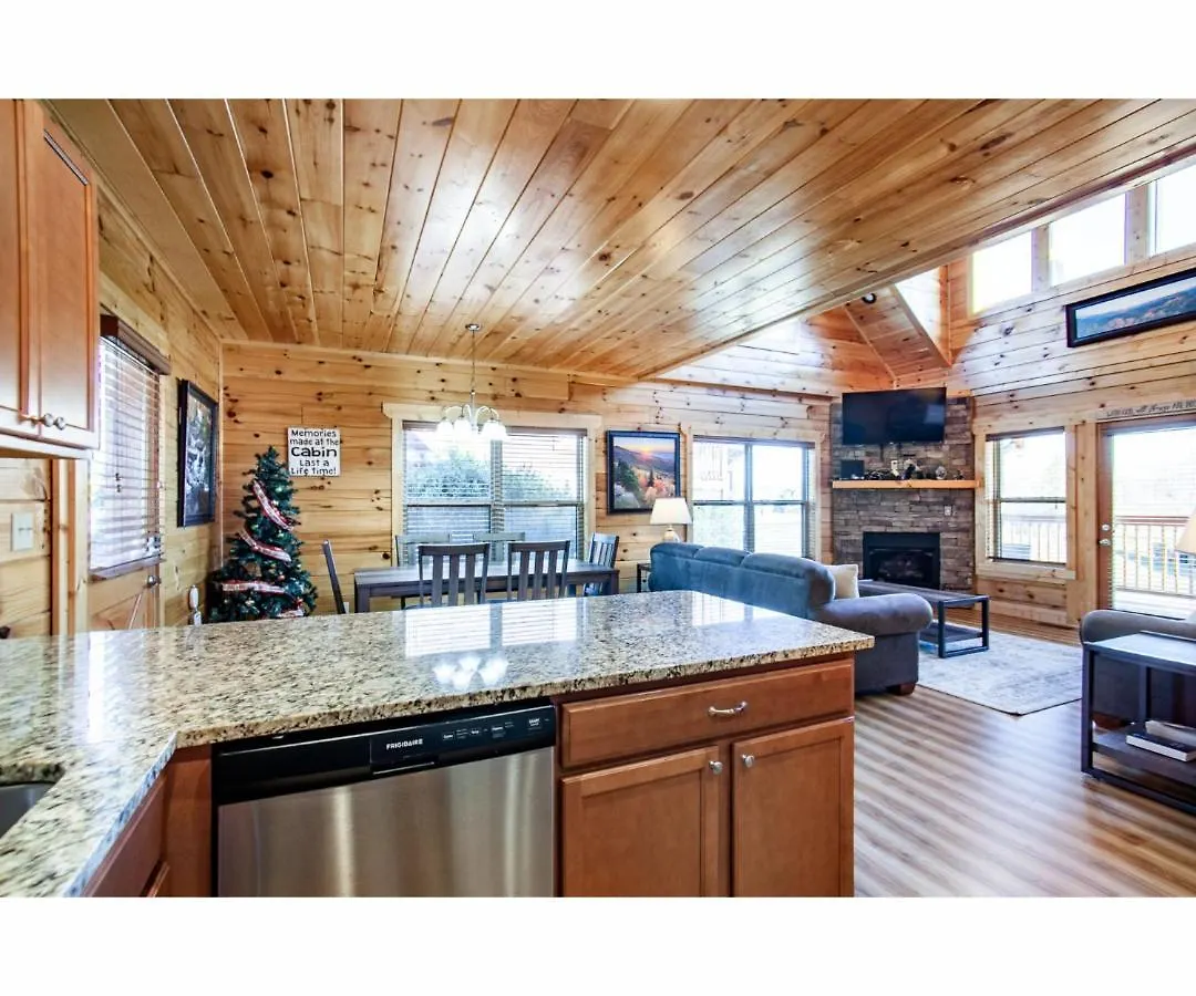 Robins Nest - Wc Accessible, Views, Community Pool Pigeon Forge