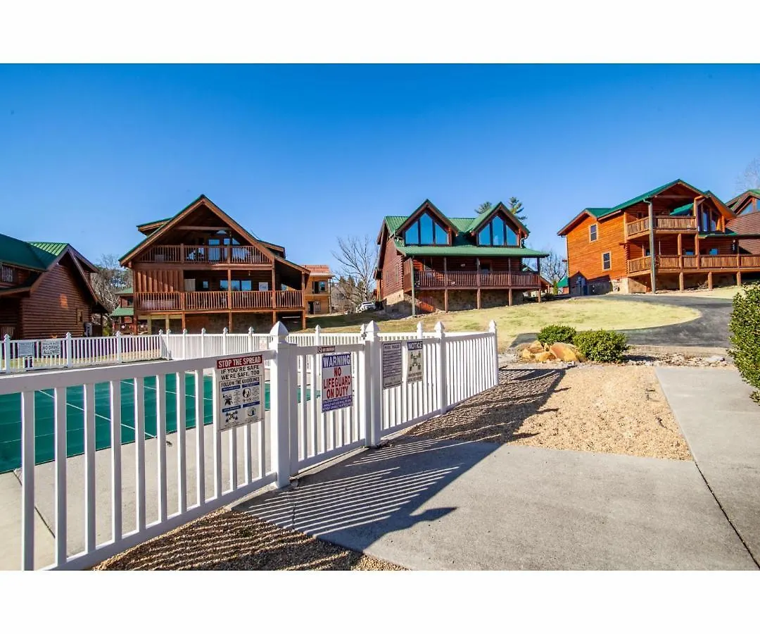 Robins Nest - Wc Accessible, Views, Community Pool Holiday home Pigeon Forge