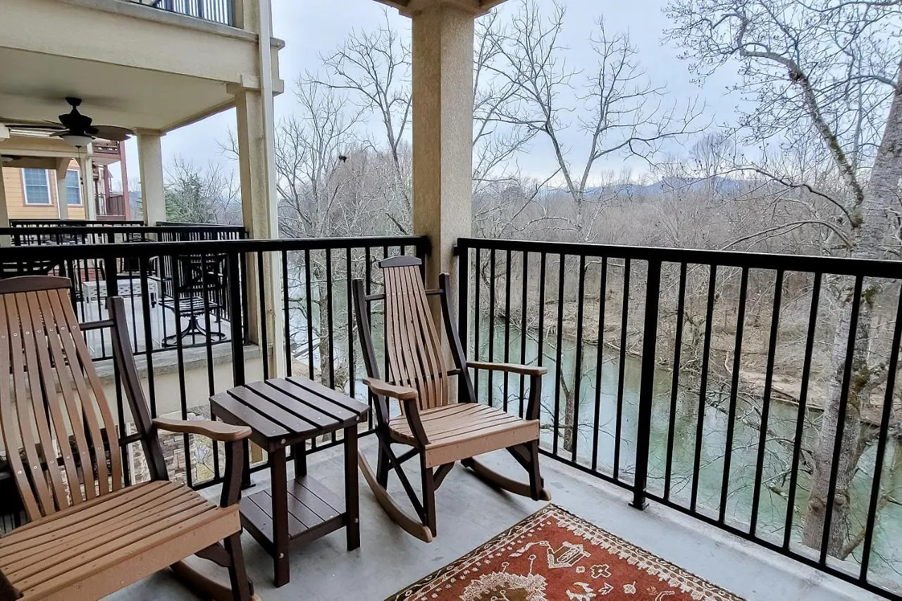Jan's Riverside Retreat Apartment Pigeon Forge