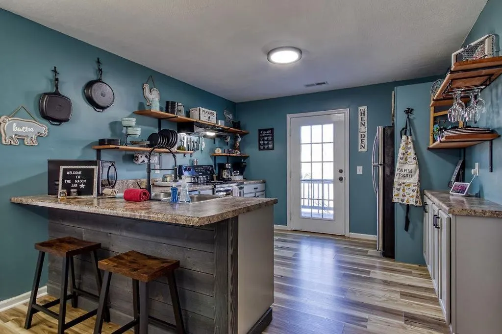 The Mason Jar, Hot Tub, Wifi, 1089 Free Tickets Each Paid Day, Dollywood And More! Chalet