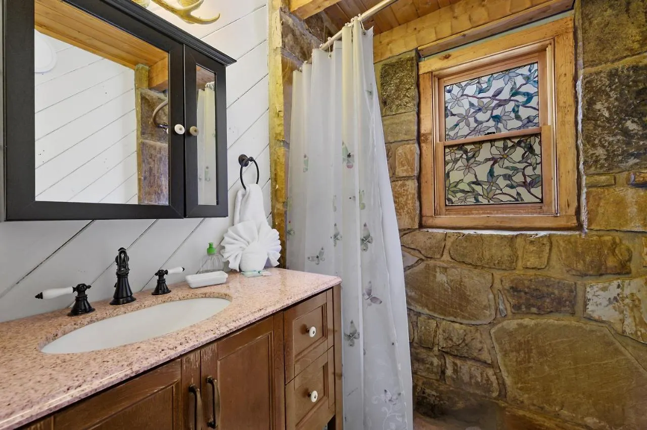 The Robins Nest With Hot Tub Holiday home