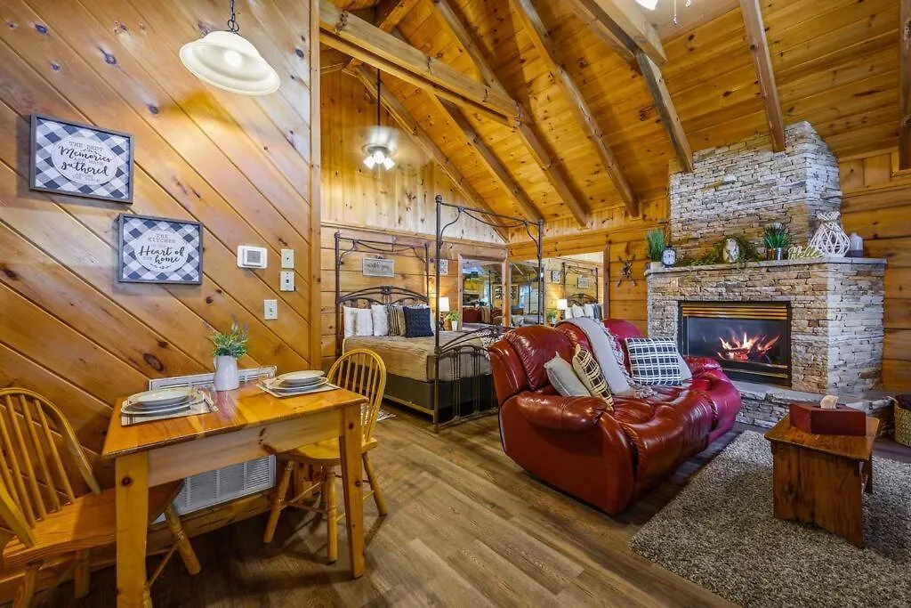 Cozy Log In The Heart Of Pigeon Forge. Hot Tub. Honeymoon! Sleeps 2 度假居 *
