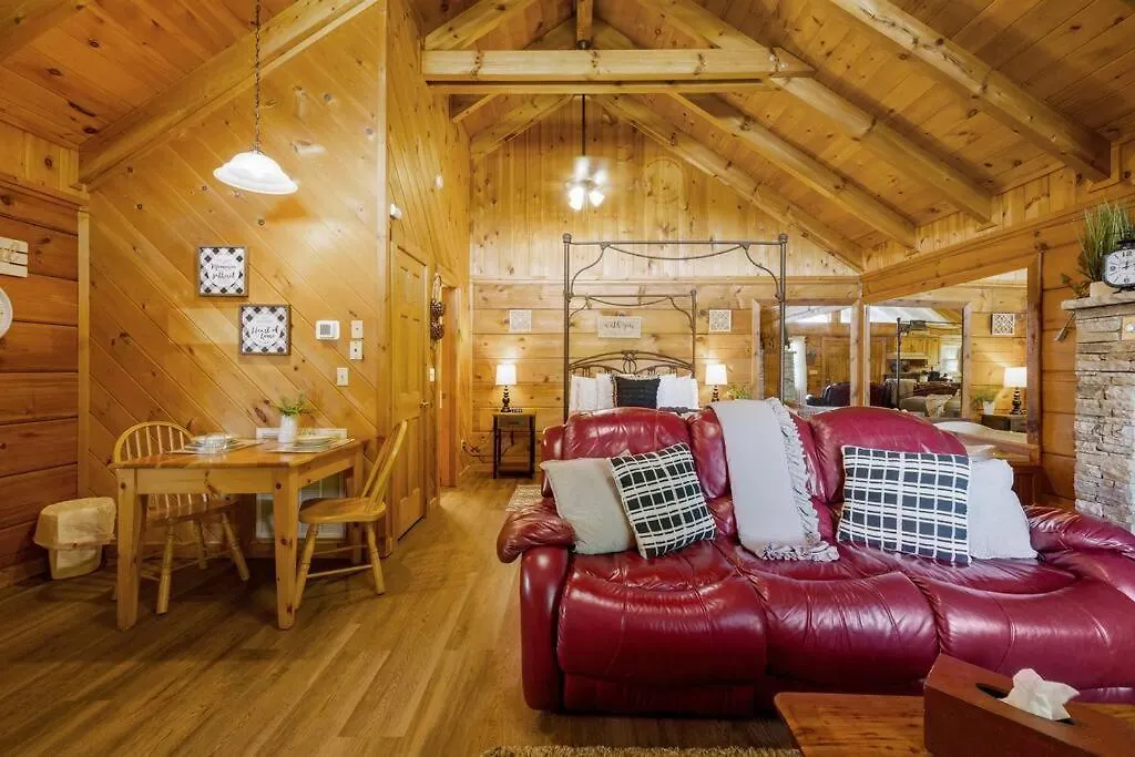 度假居 Cozy Log In The Heart Of Pigeon Forge. Hot Tub. Honeymoon! Sleeps 2 鸽子谷