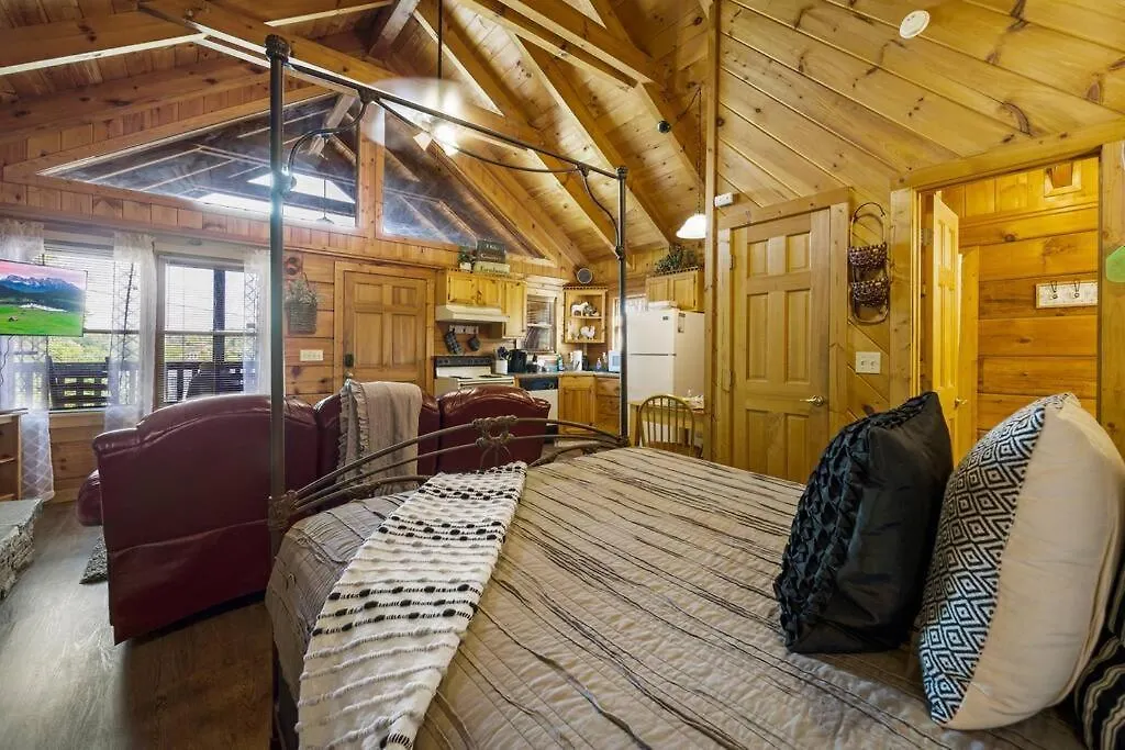 度假居 Cozy Log In The Heart Of Pigeon Forge. Hot Tub. Honeymoon! Sleeps 2 鸽子谷