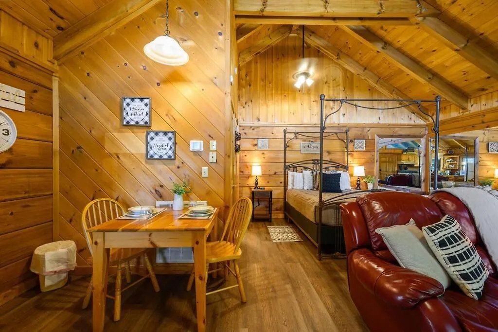 Cozy Log In The Heart Of Pigeon Forge. Hot Tub. Honeymoon! Sleeps 2 鸽子谷