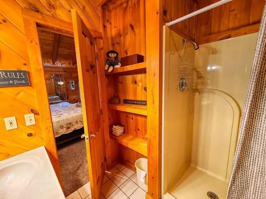 度假居 Cozy Log In The Heart Of Pigeon Forge. Hot Tub. Honeymoon! Sleeps 2 鸽子谷