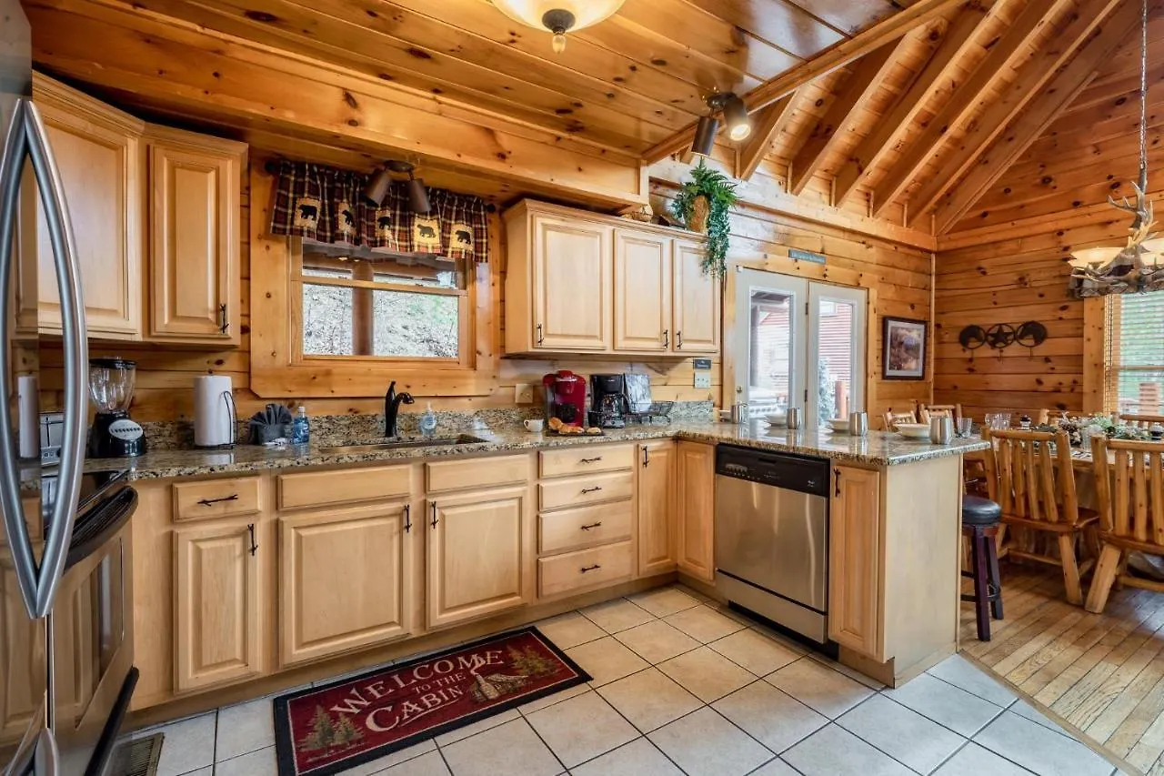Holiday home Glow In Dark, Nerf War, 360 View, Theater, Hottub, Games *