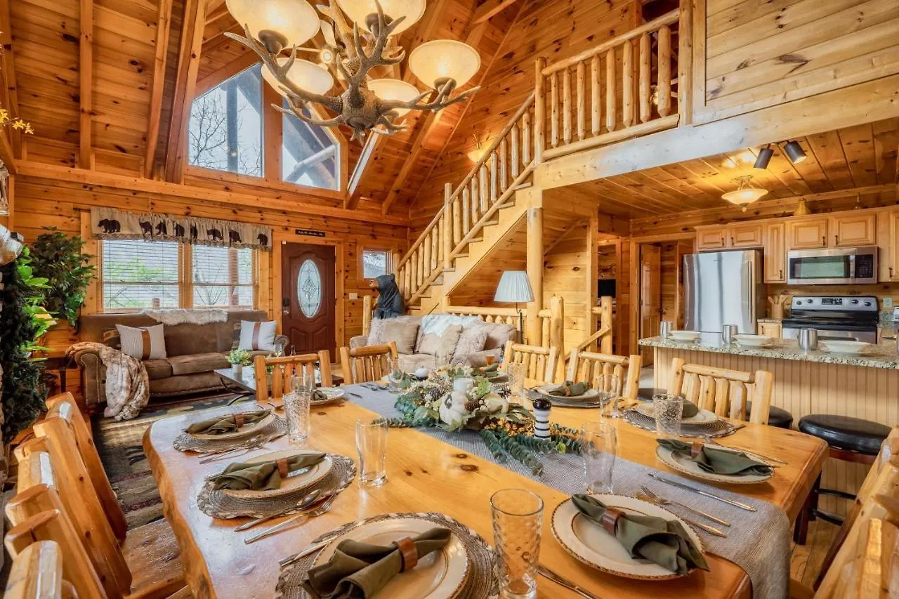 Holiday home Glow In Dark, Nerf War, 360 View, Theater, Hottub, Games Pigeon Forge