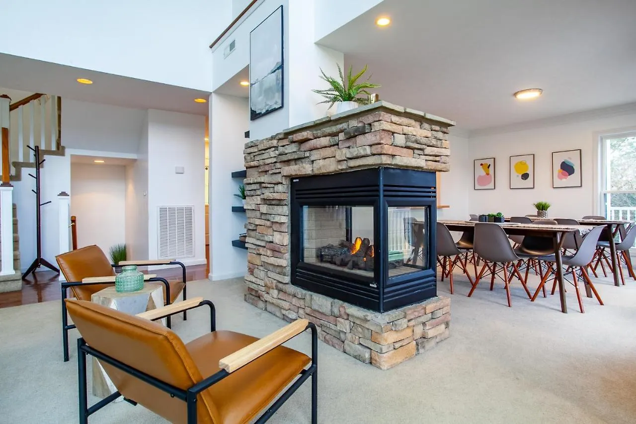 Sunny Ridge - Hot Tub, Gym, Jacuzzi Tub, Game Holiday home Pigeon Forge