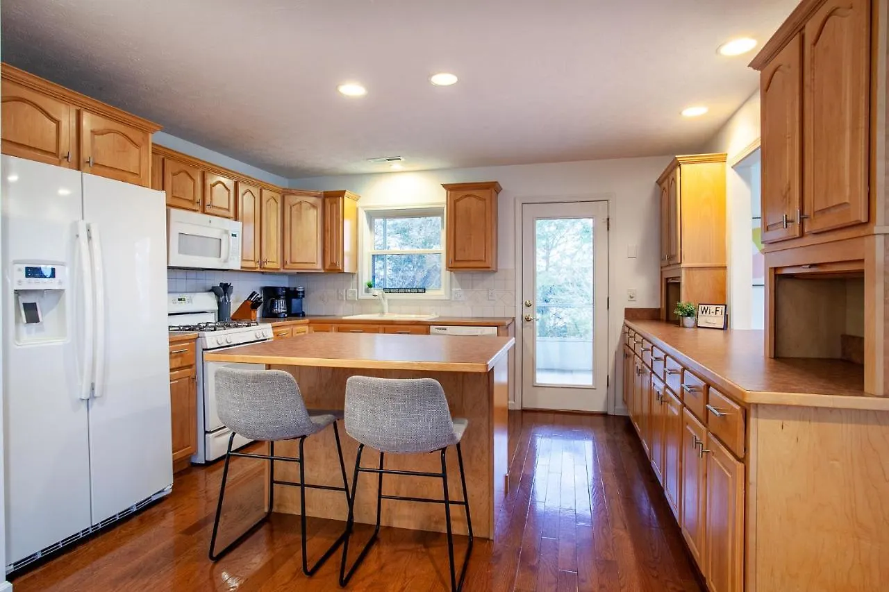 Sunny Ridge - Hot Tub, Gym, Jacuzzi Tub, Game