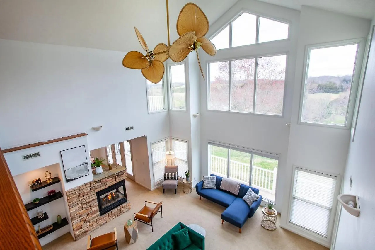 Sunny Ridge - Hot Tub, Gym, Jacuzzi Tub, Game Holiday home Pigeon Forge